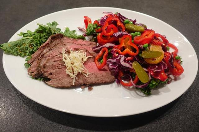 里脊肉 牛肉 牛柳 辣根 沙拉 羽衣甘蓝 PIEMENT 食品