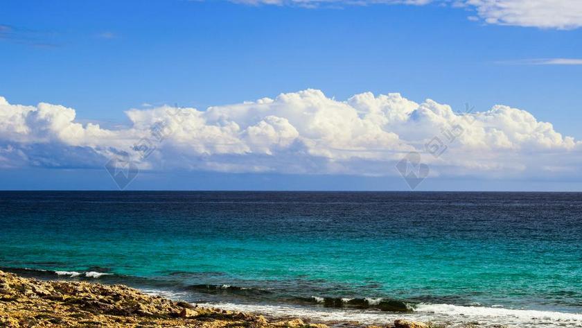 蓝色旅游清新自然天空大海沙滩摄影拍摄风景背景图片