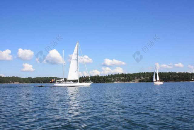 蓝白度假旅游自然清新帆船大海出海图片背景