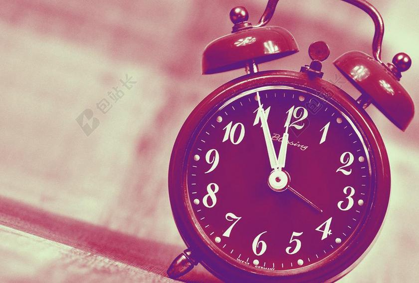 摄影清新闹钟十一点背景图片