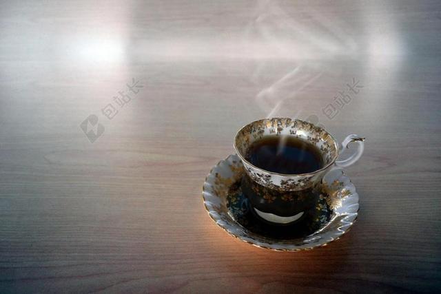 餐具复古桌子上的复古茶杯茶道茶文化图片