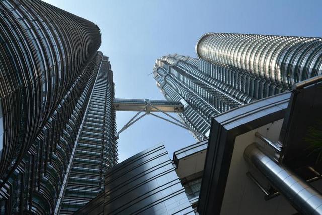 建筑时尚国油双峰塔背景图片