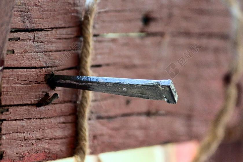 简约木栏上的十字架背景图片