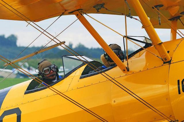 OLDTIMER 飞机 起飞 航空 螺旋桨式飞机 双层 螺旋桨