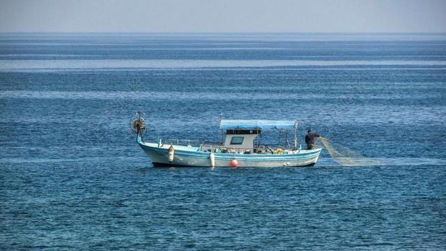 塞浦路斯 PROTARAS 渔船 地平线 海