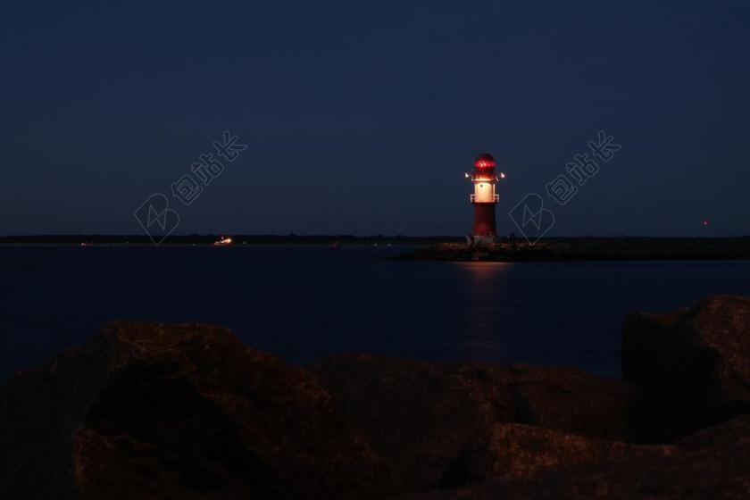 灯塔 晚上 浪漫 水 港湾入口处 端口 指路明灯