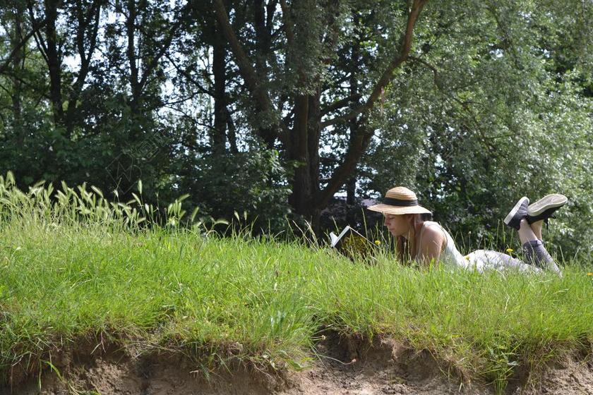 看书 读 女孩 夏天 自然 放松 文学 阅读