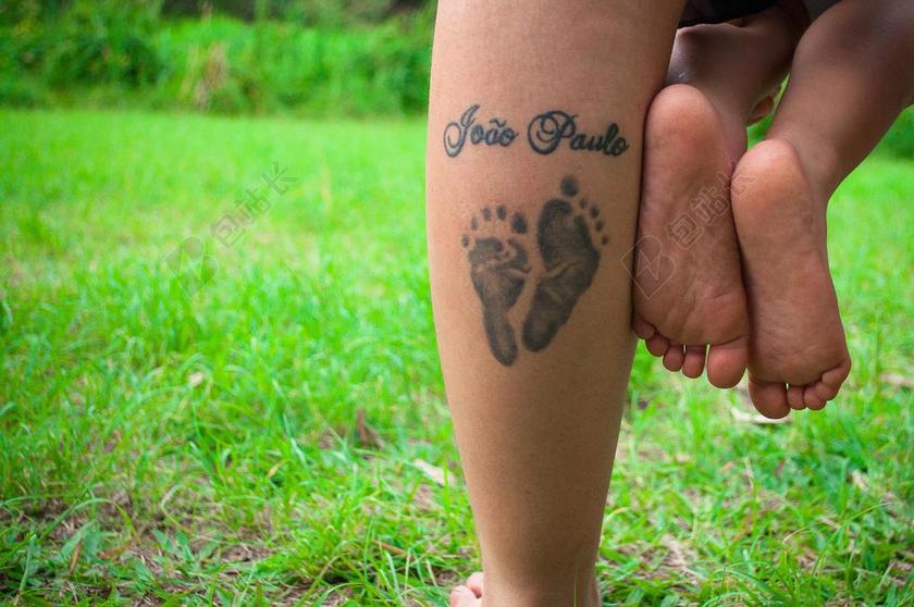 人大人和小孩的腿背景图片