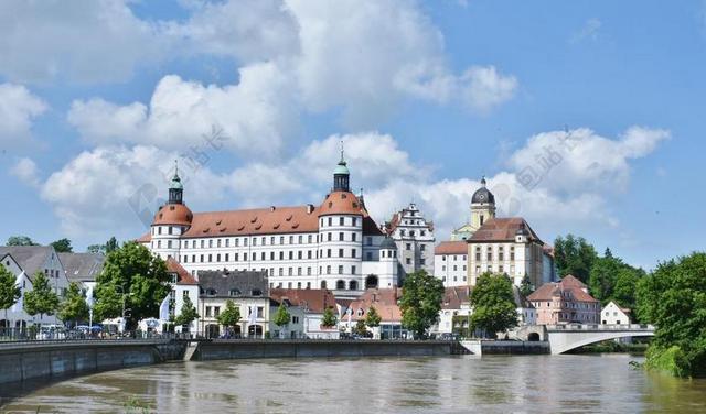 城堡 多瑙河上的 NEUBURG 巴伐利亚 城市 多瑙河 河