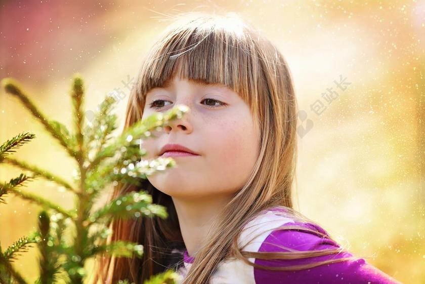 人的 孩子 女孩 面对 漂亮 金发 长长的头发 出 性质