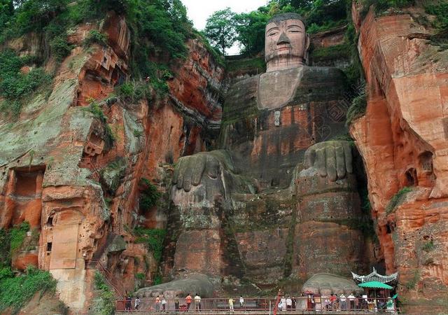 佛 巨人 乐山 中国 宗教雕塑 悬崖