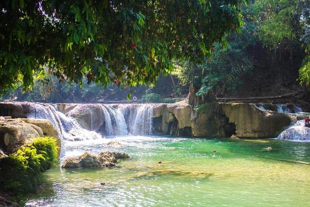 水落 绿色 树 水 秋天 自然 景观 大瀑布 石 旅行
