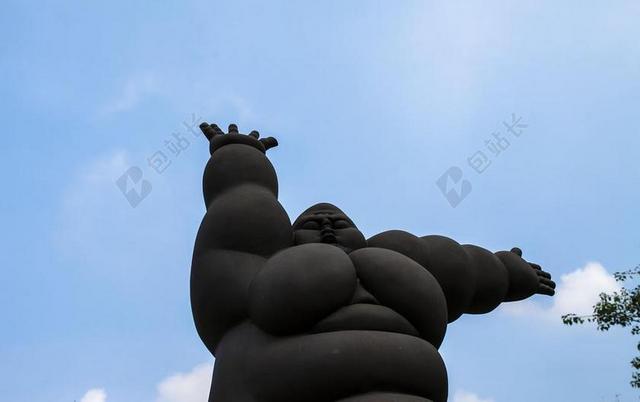 胖子 弥勒佛 蓝天 笑