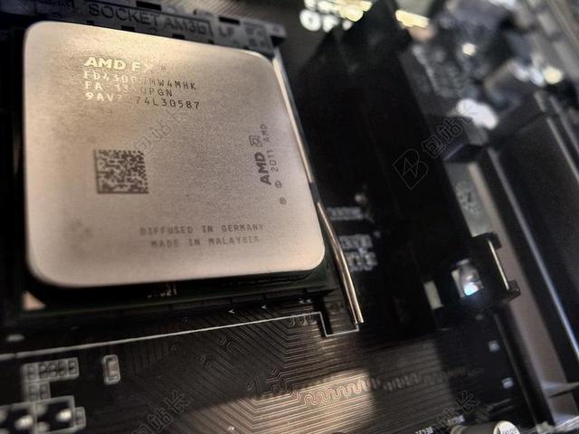 机械精密某个机器的主板机械配件展示背景图片