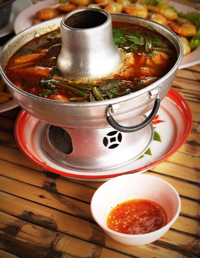 美食食物泰国料理泰式火锅冬阴功汤麻辣美味好吃背景图片