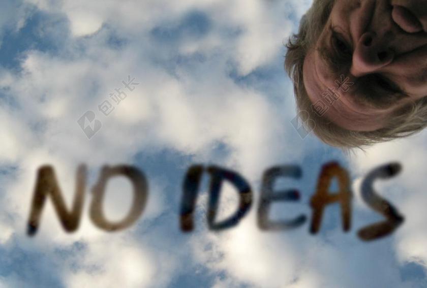 天空和没有想法的男人背景图片