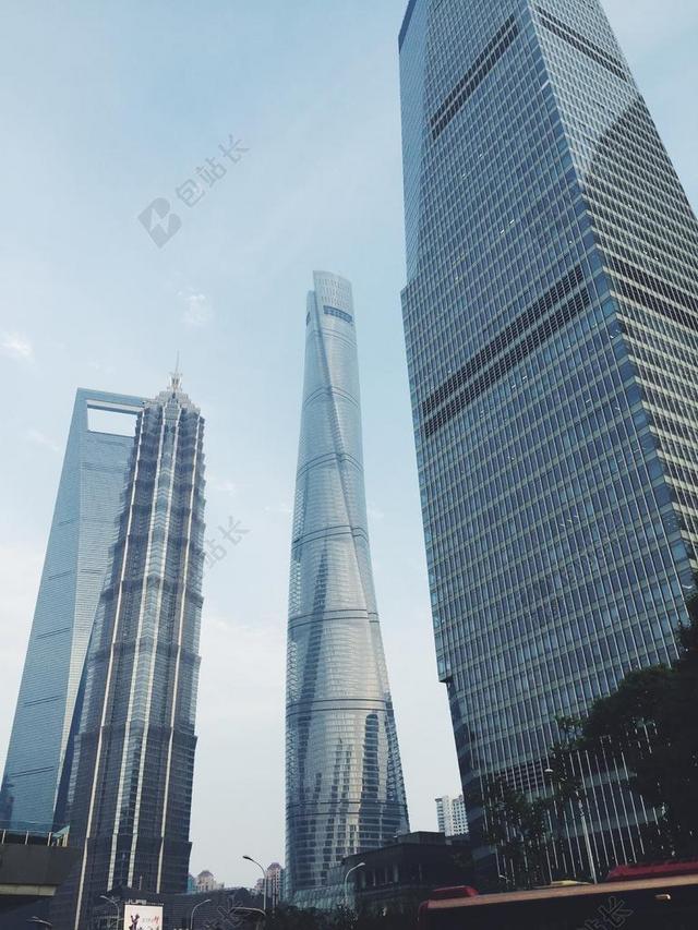 建筑现代蓝天下的大厦城市景观背景图片
