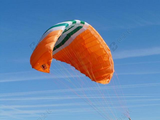 滑翔伞 橙 蓝色 天空 飞 轻快的 大风 航空体育 浮动帆船