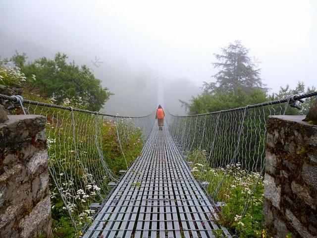 桥 吊桥 徒步旅行 雾 尼泊尔