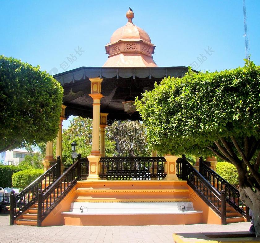 户外公园楼阁围栏游乐休闲背景图片