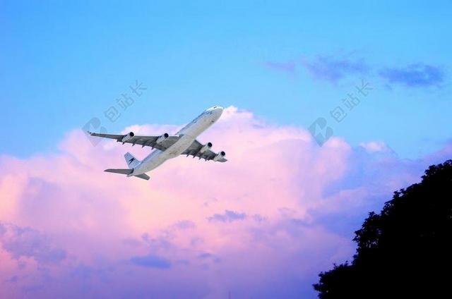 天空 蓝色的天空 蓝色 云 性质 一天 飞机 航空 飞机起飞