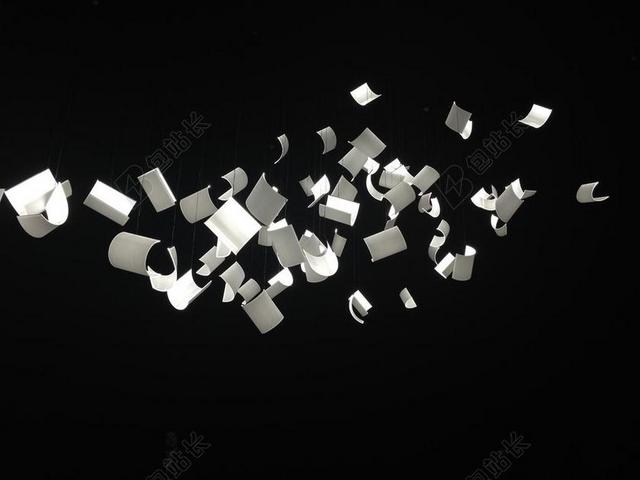 工程黑白设计创作摆放背景图片