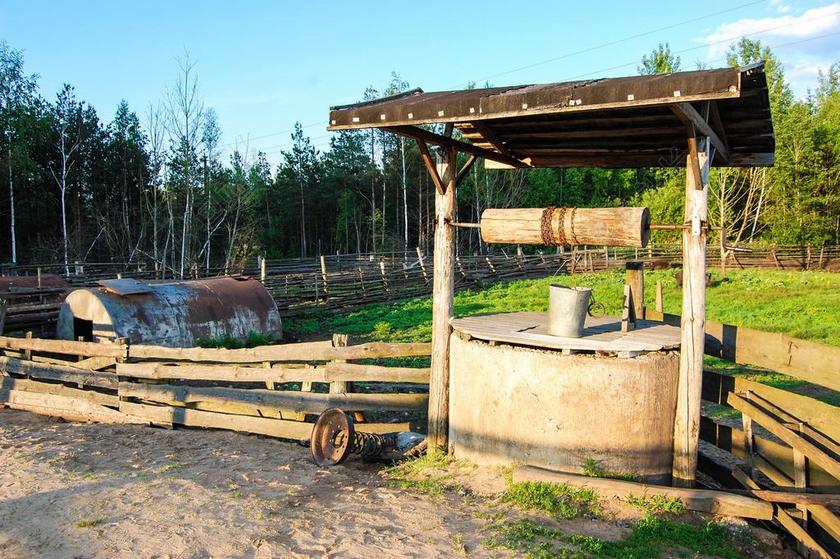 井村 老井 围栏 年龄 年迈 斗 国家 农村 喝 老人