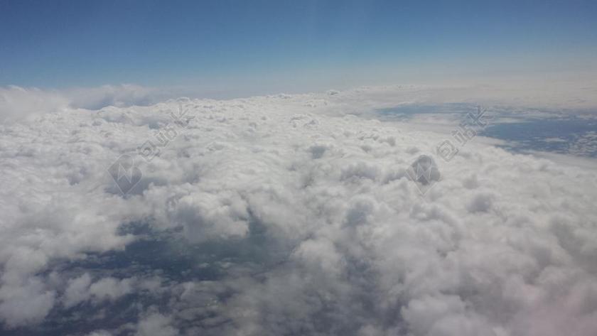 蓝白云朵云彩浓雾自然景观背景图片