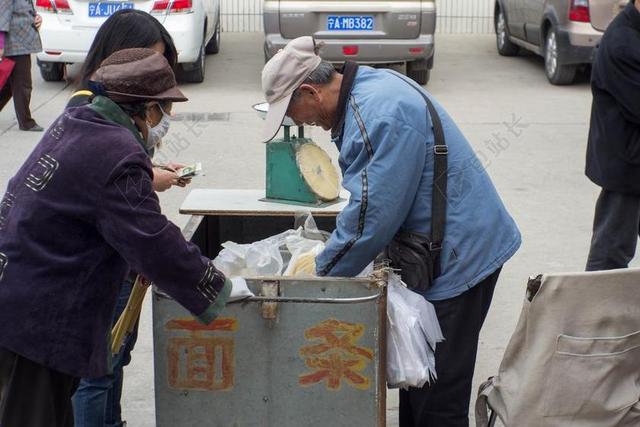 中国 面条 老人 工作 小推车