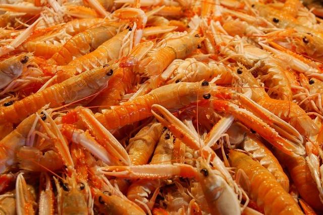 黄色餐饮健康补充维生素海鲜食品背景图片