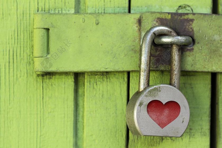 锁 挂锁 心 金属 那些 锈 生疏 木材 门 关闭 隐私