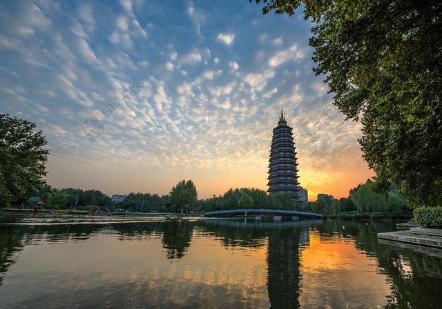 户外日落自然景观天宁寺楼阁倒影背景图片