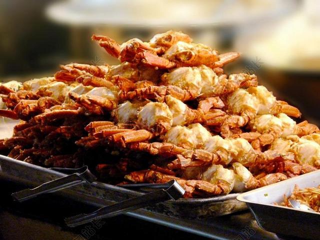 餐饮唯美炒蟹背景图片