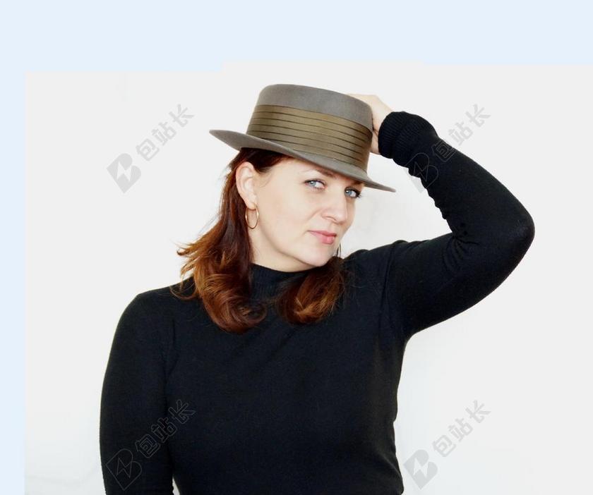 广告时尚戴帽子的女商人模特宣传背景图片
