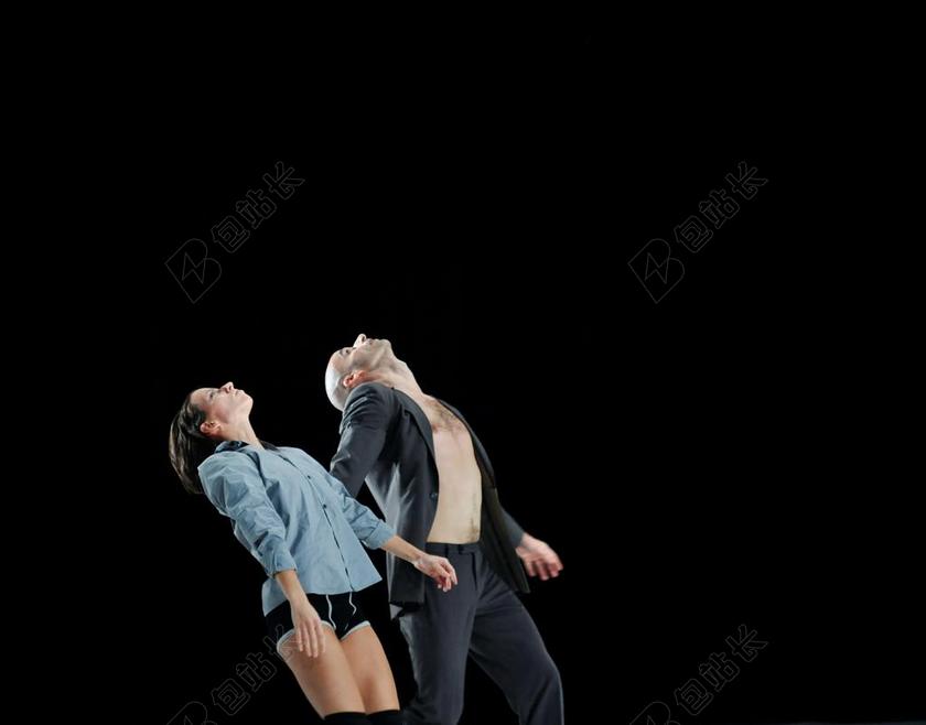 黑色芭蕾舞团跳舞男女仰望背景图片