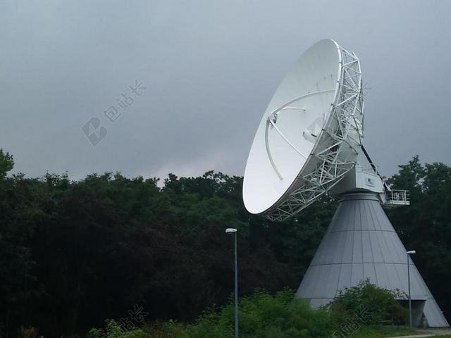 碟形卫星天线现代科技互联网设备背景图片