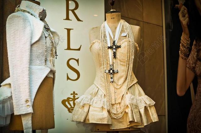 服装 礼服 服饰 时尚 精品 购物 生活方式 展示道具 女性