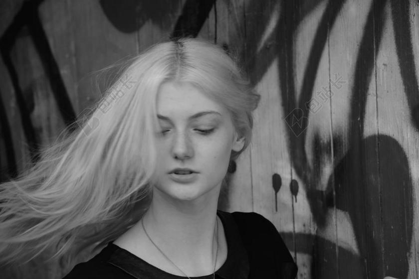 年轻 女子 漂亮 射击 女性 面对 头发 厚脸皮 女模特