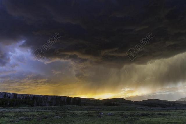 雷暴 日落 天空 云 雨 风暴 黑暗 天气 橙色 户外