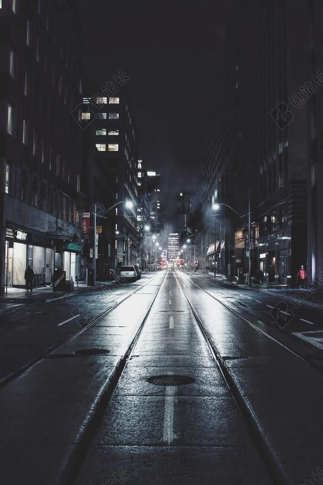 夜 黑暗 夜生活 在晚上的城市 城市 人 路灯 建筑物 店面