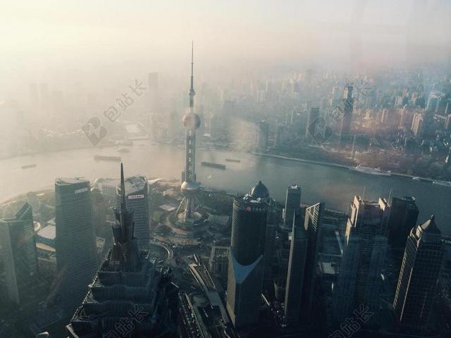 建筑现代上海清晨的高楼群背景图片