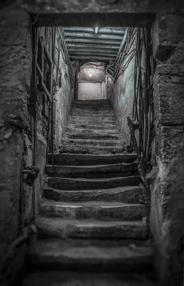 老 房子 楼梯 地窖 地下室 可怕