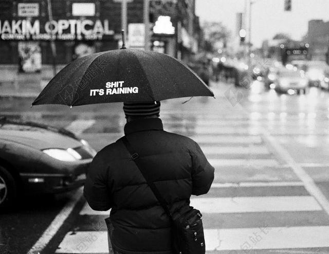 摄影复古户外雨天背景图片