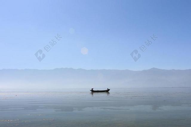 泸沽湖 风景 小舟 独木舟 湖面