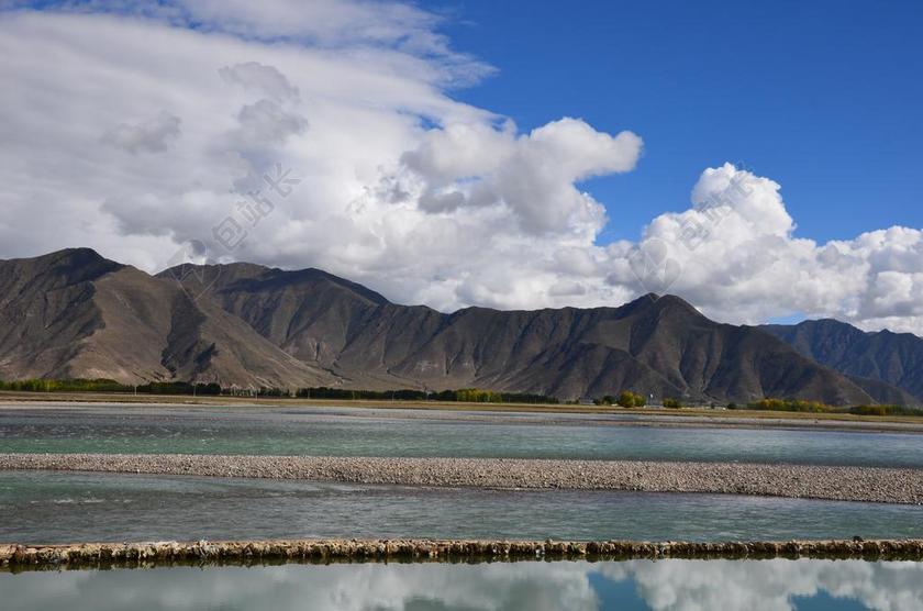 拉萨河 西藏 山