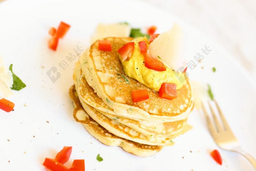 饼子 煎蛋 辣椒粉 奶酪 鹰嘴豆泥 咖喱 早餐 吃 绉纱