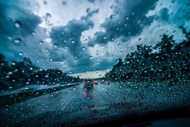 唯美玻璃雨滴背景图片