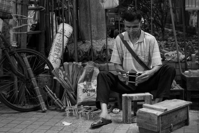 生活 手工 黑白 专注 中国 老人