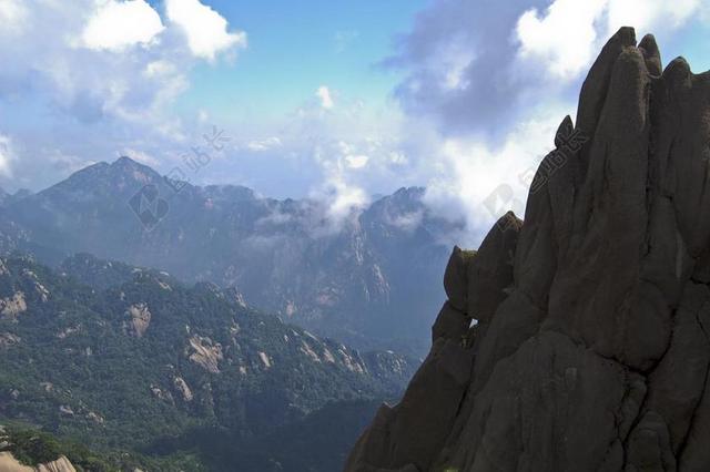 清新高山山丘景色背景图片