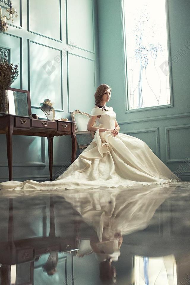 唯美女子婚纱照背景图片